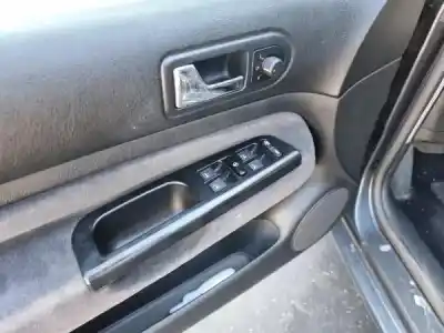 Veículo de Sucata volkswagen golf iv (1j1) 1.4 16v do ano 2001 alimentado 