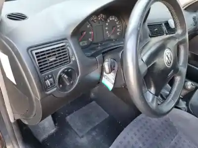 Veículo de Sucata volkswagen golf iv (1j1) 1.4 16v do ano 2001 alimentado 