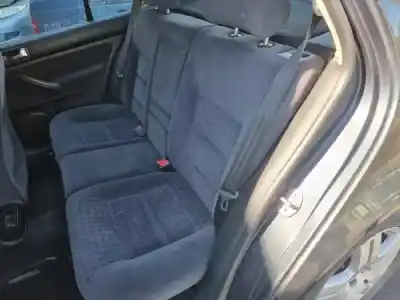 Veículo de Sucata volkswagen golf iv (1j1) 1.4 16v do ano 2001 alimentado 