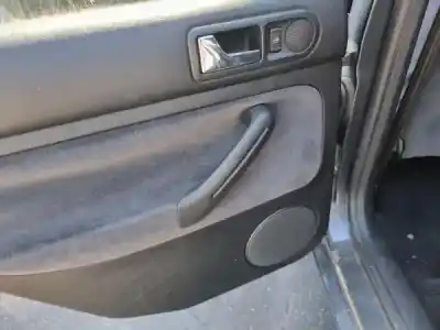 Veículo de Sucata volkswagen golf iv (1j1) 1.4 16v do ano 2001 alimentado 