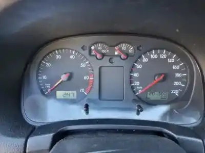 Veículo de Sucata volkswagen golf iv (1j1) 1.4 16v do ano 2001 alimentado 