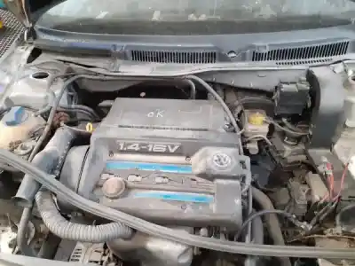 Veículo de Sucata volkswagen golf iv (1j1) 1.4 16v do ano 1998 alimentado 