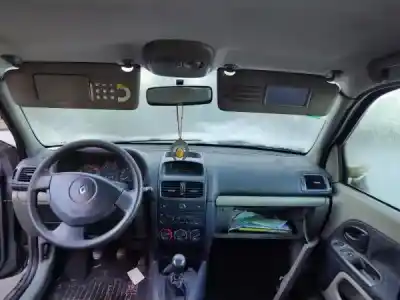 Veículo de Sucata renault clio ii (bb_, cb_) 1.5 dci (b/cb07) do ano 2003 alimentado k9k 704