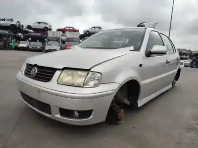 Veicolo di demolizione VOLKSWAGEN POLO (6N2) 1.0 dell'anno 2001 alimentato ALD