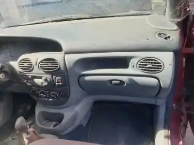 Veicolo di demolizione renault megane scenic (ja0/1_) 1.4 i (ja0e) dell'anno 0 alimentato e7j 764