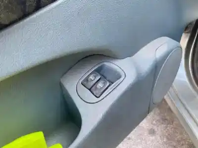 Sloopvoertuig renault megane scenic (ja0/1_) 1.4 i (ja0e) van het jaar 0 aangedreven e7j 764