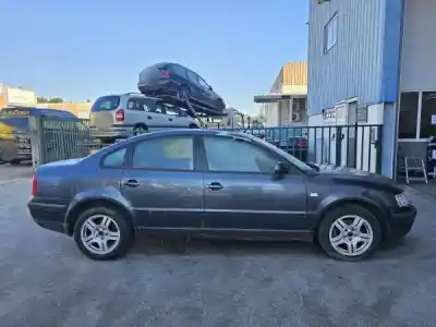 Veículo de Sucata volkswagen passat (3b2) 2.5 tdi do ano 1999 alimentado akn