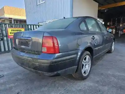 Veículo de Sucata volkswagen passat (3b2) 2.5 tdi do ano 1999 alimentado akn