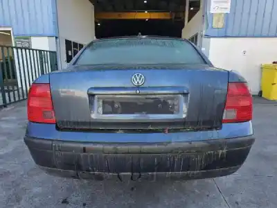 Veículo de Sucata volkswagen passat (3b2) 2.5 tdi do ano 1999 alimentado akn