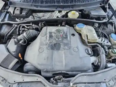 Veículo de Sucata volkswagen passat (3b2) 2.5 tdi do ano 1999 alimentado akn