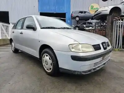 Veículo de Sucata seat ibiza ii (6k1) 1.0 i do ano 2000 alimentado 