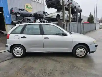 Veículo de Sucata seat ibiza ii (6k1) 1.0 i do ano 2000 alimentado 