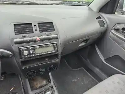Veículo de Sucata seat ibiza ii (6k1) 1.0 i do ano 2000 alimentado 