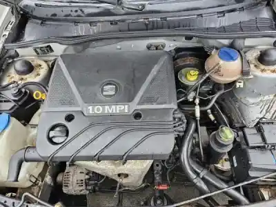 Veículo de Sucata seat ibiza ii (6k1) 1.0 i do ano 2000 alimentado 