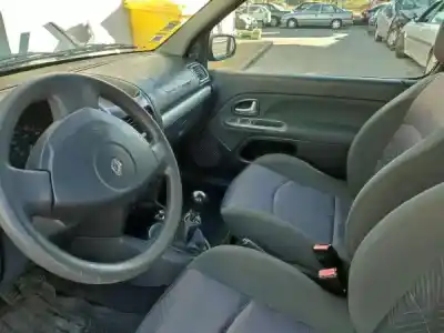 Veículo de Sucata renault clio ii caixa (sb0/1/2_) 1.5 dci do ano 2001 alimentado k9k 704