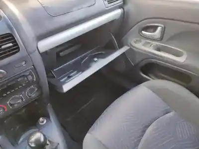 Veículo de Sucata renault clio ii caixa (sb0/1/2_) 1.5 dci do ano 2001 alimentado k9k 704