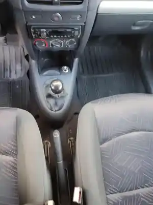 Veículo de Sucata renault clio ii caixa (sb0/1/2_) 1.5 dci do ano 2001 alimentado k9k 704