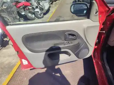 Veicolo di demolizione renault clio ii bb_, cb_ 1.2 bb0a. bb0f. bb10. bb1k. bb28. bb2d. bb2h. cb0a.... dell'anno 2001 alimentato 