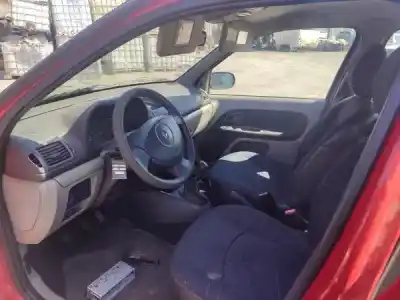 Veicolo di demolizione renault clio ii bb_, cb_ 1.2 bb0a. bb0f. bb10. bb1k. bb28. bb2d. bb2h. cb0a.... dell'anno 2001 alimentato 