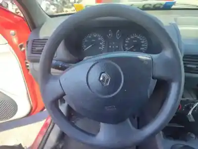 Veicolo di demolizione renault clio ii bb_, cb_ 1.2 bb0a. bb0f. bb10. bb1k. bb28. bb2d. bb2h. cb0a.... dell'anno 2001 alimentato 