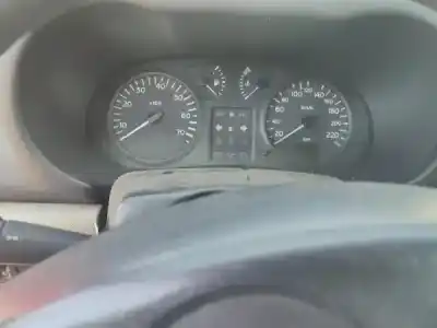 Veicolo di demolizione renault clio ii bb_, cb_ 1.2 bb0a. bb0f. bb10. bb1k. bb28. bb2d. bb2h. cb0a.... dell'anno 2001 alimentato 