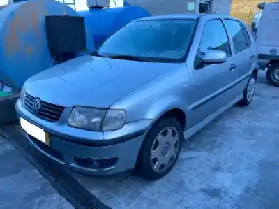 Veicolo di demolizione VOLKSWAGEN POLO (6N2) 1.0 dell'anno 2001 alimentato 0