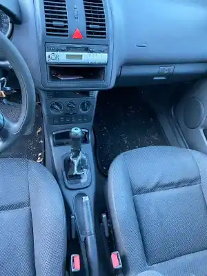 Veículo de Sucata volkswagen polo (6n2) 1.0 do ano 2001 alimentado 0