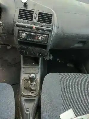 Veículo de Sucata seat ibiza ii (6k1) 1.0 i do ano 2000 alimentado 