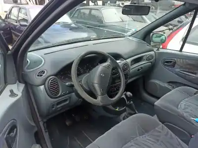 Sloopvoertuig renault megane scenic (ja0/1_) 1.4 i (ja0e) van het jaar 0 aangedreven e7j 764