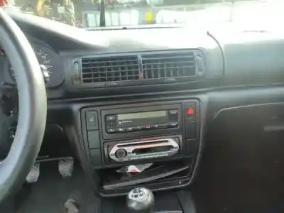 Veículo de Sucata volkswagen passat b5 (3b2) 1.6 do ano 1998 alimentado 