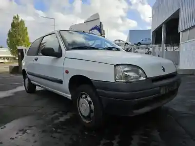 Veículo de Sucata renault clio i b c57_, 5 357_ 1.9 d b c s576. b c s57l do ano 1996 alimentado 
