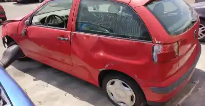 Veículo de Sucata seat ibiza ii (6k1) 1.0 i do ano 2001 alimentado 