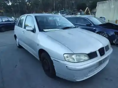 Veículo de Sucata seat ibiza ii (6k1) 1.0 i do ano 2001 alimentado 