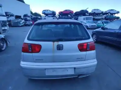Veículo de Sucata seat ibiza ii (6k1) 1.0 i do ano 2001 alimentado 