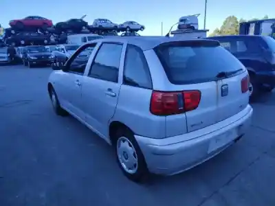 Veículo de Sucata seat ibiza ii (6k1) 1.0 i do ano 2001 alimentado 
