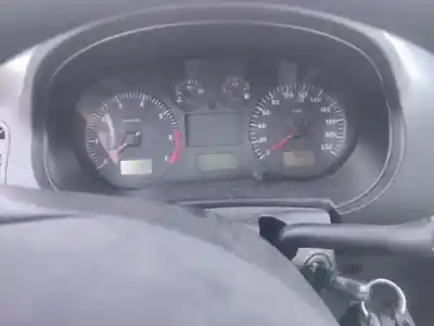 Veículo de Sucata seat ibiza ii (6k1) 1.0 i do ano 2001 alimentado 