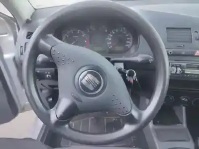 Veículo de Sucata seat ibiza ii (6k1) 1.0 i do ano 2001 alimentado 