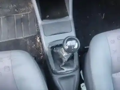Veículo de Sucata seat ibiza ii (6k1) 1.0 i do ano 2001 alimentado 