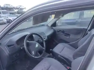 Veículo de Sucata seat ibiza ii (6k1) 1.0 i do ano 2001 alimentado 