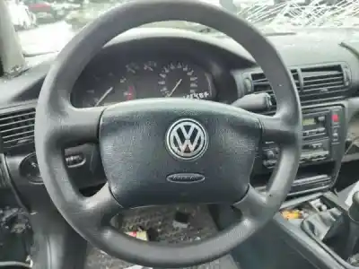 Veículo de Sucata volkswagen passat b5 (3b2) 1.9 tdi do ano 2000 alimentado afn