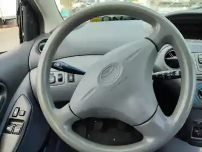 Veículo de Sucata toyota yaris (_p1_) 1.0 (scp10_) do ano 1999 alimentado 1sz-fe