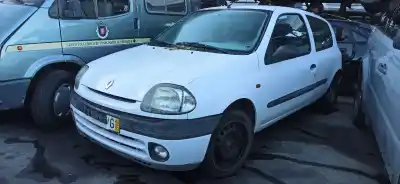 Véhicule à la ferraille RENAULT CLIO II FASE I (B/CB0) (1998->) 1.9 D (B/CB0E) de l'année 2000 alimenté F8Q 630