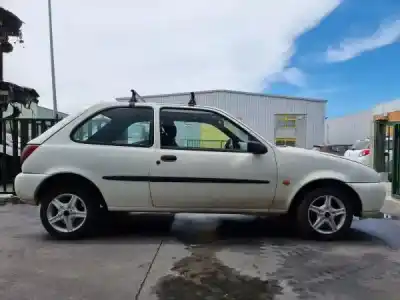 Véhicule à la ferraille ford fiesta caixa (jv_) d 1.8 de l'année 1997 alimenté rtk