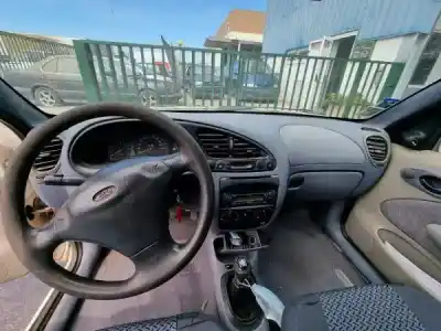 Véhicule à la ferraille ford fiesta caixa (jv_) d 1.8 de l'année 1997 alimenté rtk