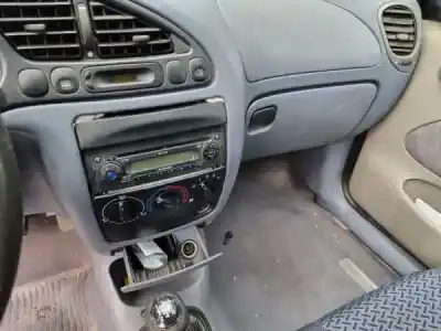 Véhicule à la ferraille ford fiesta caixa (jv_) d 1.8 de l'année 1997 alimenté rtk