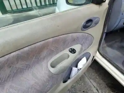 Véhicule à la ferraille ford fiesta caixa (jv_) d 1.8 de l'année 1997 alimenté rtk