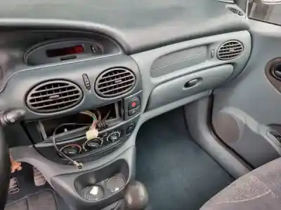 Scrapping Vehicle renault megane scenic (ja0/1_) 1.4 i (ja0e) of the year 0 powered e7j 764
