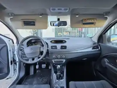 Veículo de Sucata renault megane iii (bz0_) 1.5 dci (bz1g. bz1w. bz0r) gasóleo 2009 5p do ano 2015 alimentado k9k 846