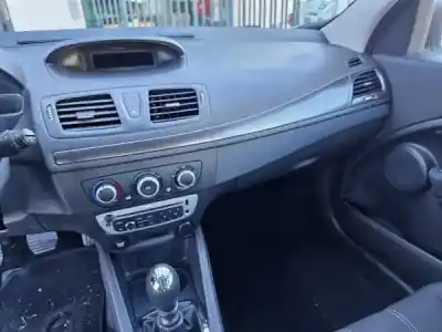 Veículo de Sucata renault megane iii (bz0_) 1.5 dci (bz1g. bz1w. bz0r) gasóleo 2009 5p do ano 2015 alimentado k9k 846