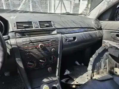 Scrapping Vehicle mazda 3 (bk) 1.3 (bk14) of the year 2004 powered 0